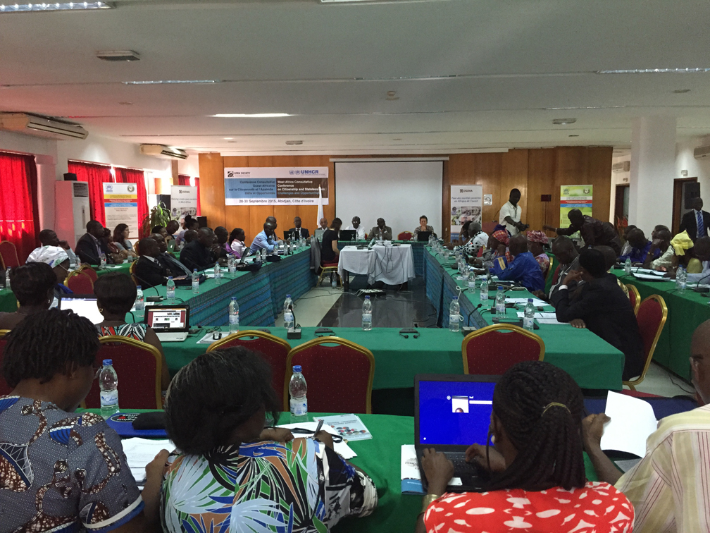 The consultative conference in Abidjan on statelessness in West Africa gathered more than 80 participants , including government officials, experts, academics, representatives of the media and the civil society. UNHCR / Nora Sturm