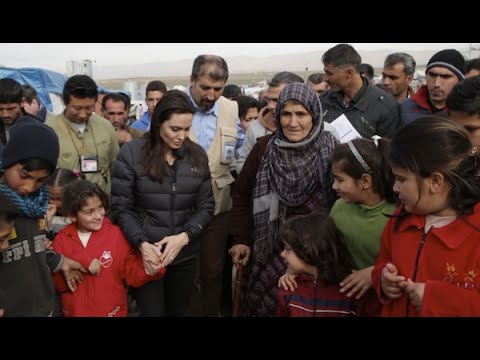 أنجلينا جولي تزور النازحين العراقيين واللاجئين السوريين 