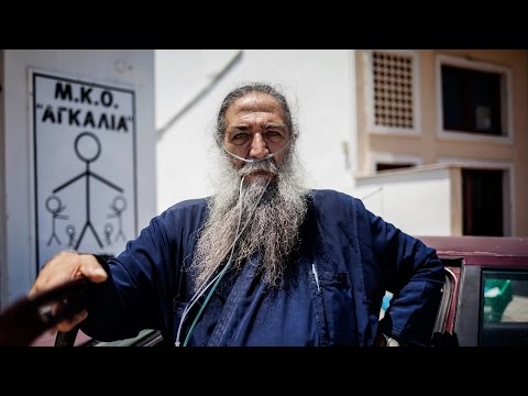 اليونان: أب مريض يقدم المساعدة للاجئين في جزيرة ليسفوس 