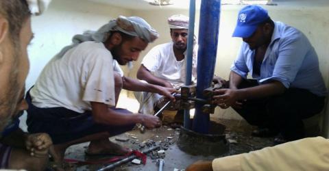 IOM staff conduct maintenance work on a submersible pump of one of the wells that supply Aden governorate.© IOM 2015