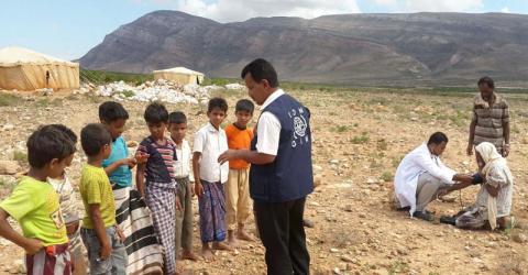 IOM health teams consult with communities affected by Tropical Cyclones Chapala and Megh, Socotra Island. © IOM 2015 