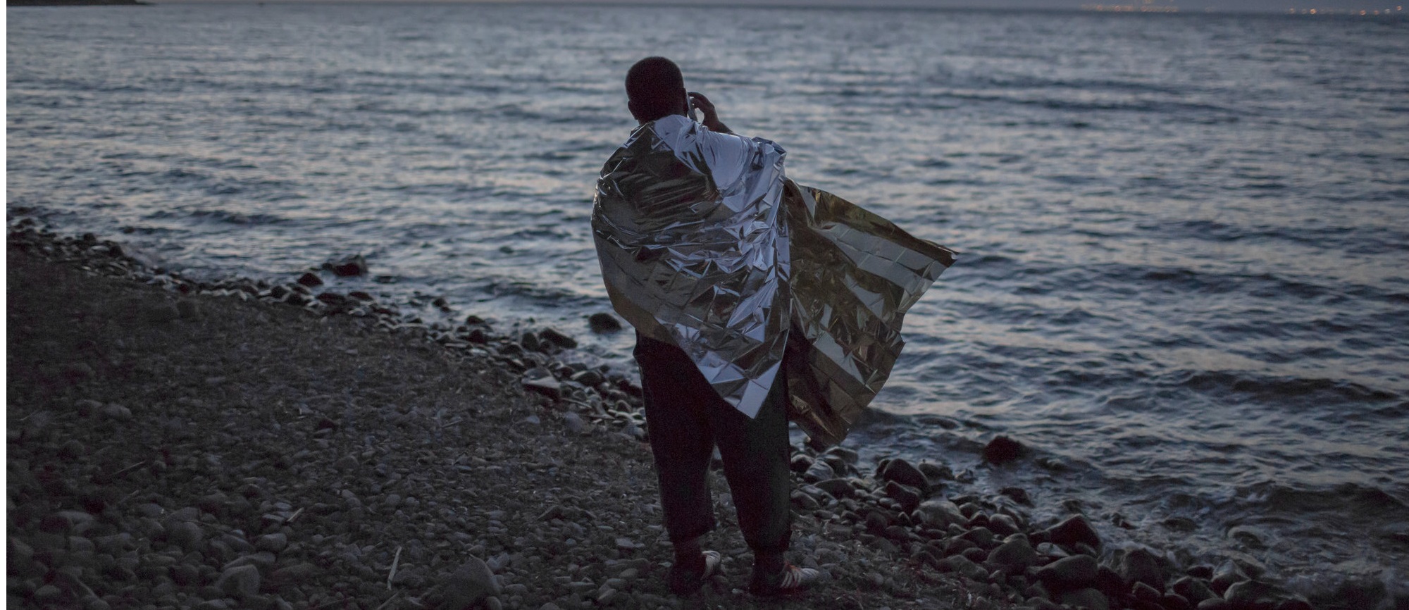 Syrian refugees who just landed on the Northern shores of Lesbos Island from Turkey try get mobile phone receptions so that they can check their location and notify relatives that they arrived safely. ©UNHCR/Ivor Prickett