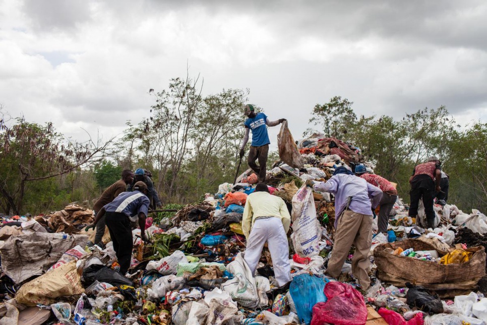 Dominicans of Haitian descent collect rubbish at the dump.