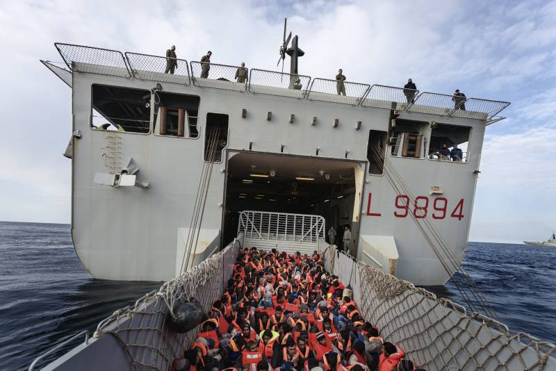 Italy, Mediterranean Sea. During one rescue operation, 186 people – from Nigeria, Pakistan, Nepal, Ethiopia, Sudan, Malaysia and Syria – are transferred from the Grecale to the San Giusto.  (c) UNHCR / A. D'Amato / March 2014.