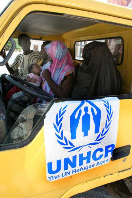 Refugees and migrants, including a baby, are picked up at a security post in the fishing village of Broom, Yemen by a UNHCR truck that will bring them to the Mayfa'a reception centre.