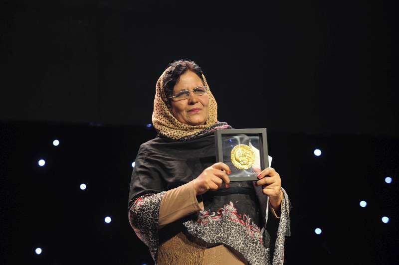 Afghan refugee and educator, Aqeela Asifi, accepts the Nansen Refugee Award in Geneva, Switzerland. 