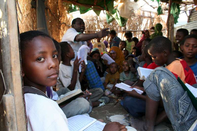 Yemen / Ethiopian and Somali asylum seekers / A crowded Koran class at the Kharaz refugee camp in South Yemen /  March 2007