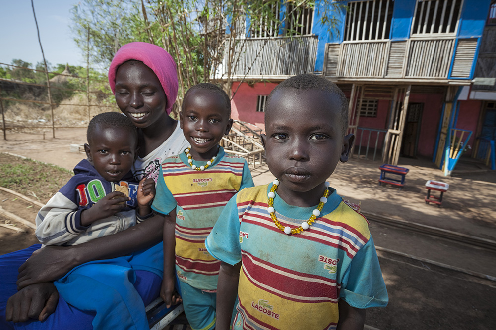 Ethiopia. Repan constructs an amazing house in Sherkole camp