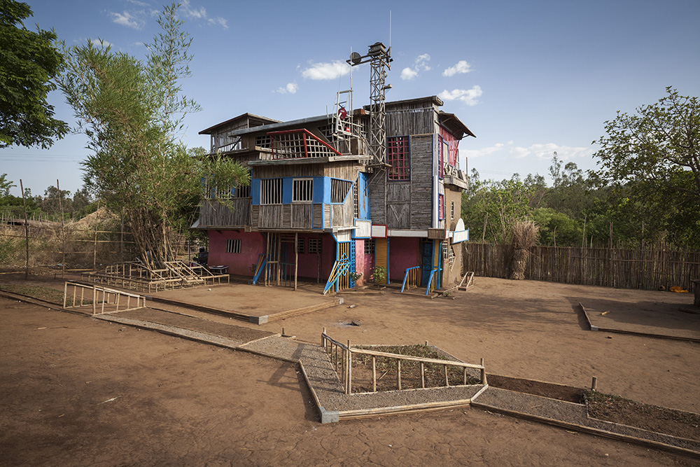 Ethiopia. Repan constructs an amazing house in Sherkole camp