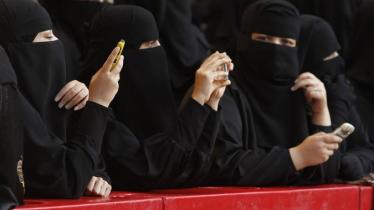 人権ウォッチ：サウジアラビア初の女性有権者登録は、出発点にすぎない