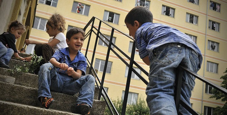 Bulgaria / Asylum seeker children play in front of the Sofia Refugee Reception and Integration Center in Sofia. / UNHCR / B. Szandelszky / July 2010