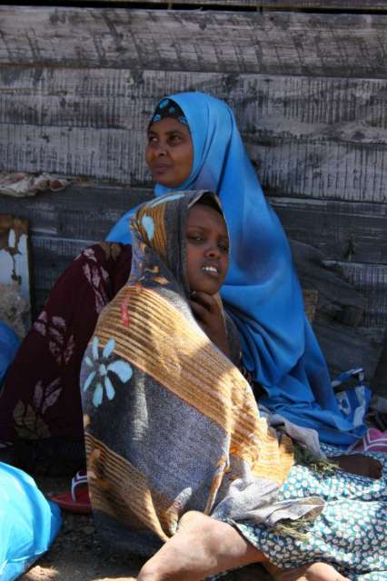 Ces personnes ont changé d'avis et renoncent à entreprendre le voyage à travers le Golfe d'Aden en voyant à quel point le bateau était petit et exposé au danger.