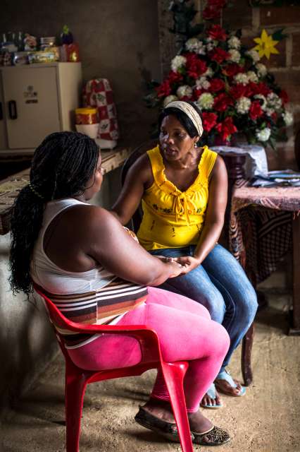 Helping Hands: In a society where violence permeates everyday life, there is a total lack of trust. The Butterflies support system is based on the tradition of comadreos (god-parenting), where unconditional love and support is offered to all those taken under the Butterflies wing. This solidarity allows people to regain their self-esteem and confidence.