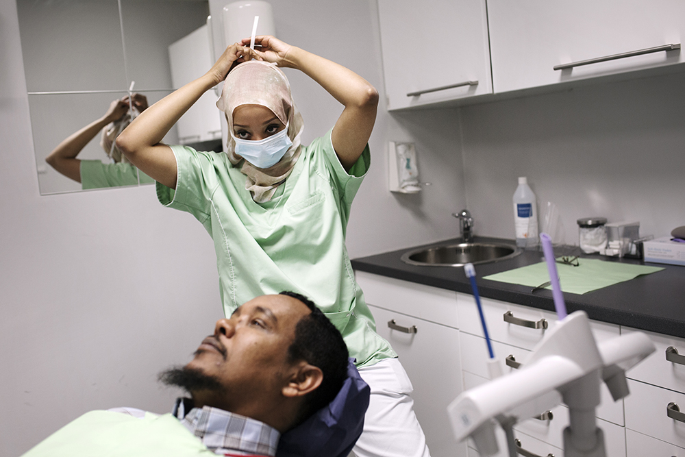 Norway. Swedish Somali dentist uses her experience to help new arrivals to Scandinavia