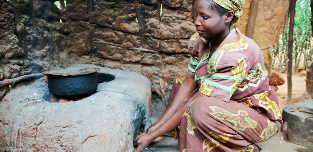 Innovation: Briquette-making project helps protect women in Ugandan camp