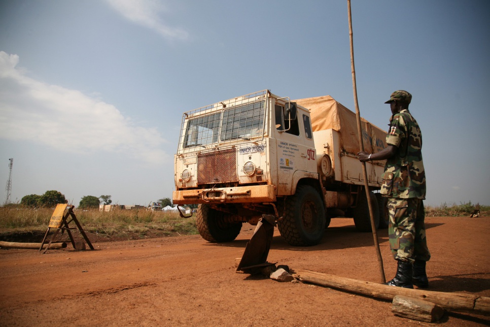 جنوب السودان : عبور الحدود بين أوغندا والسودان.