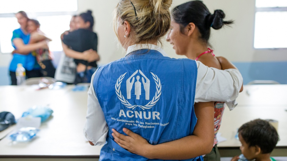 A UNHCR staff member greets a local resident at the Augusto Alvarado Castro community center in San Pedro Sula, Honduras' second-largest city.
