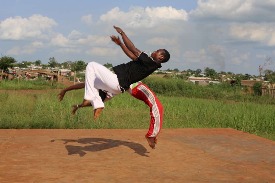 Des danseurs de capoeira s'entrainent dans le camp de réfugiés de Mole situé à l'extrême nord de la République démocratique du Congo. 