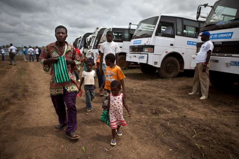 بدأ اللاجئون بالعودة إلى أنغولا في إطار برنامج العودة الطوعية المُستأنف. كان هؤلاء الأشخاص ضمن القافلة الأولى التي انطلقت من مقاطعة كونغو السفلى إلى شمال أنغولا في شهر نوفمبر/تشرين الثاني الماضي.
