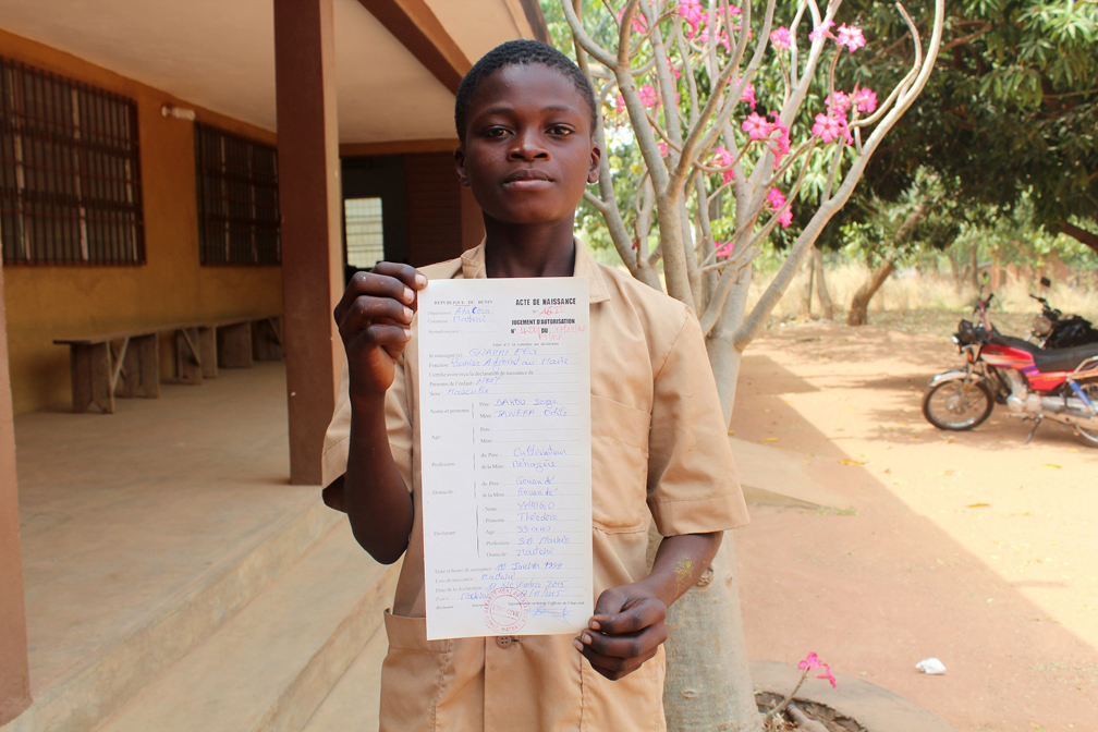 John lives with his parents in Kourou-Koualou, an area that is contested by Burkina Faso and Benin. Many people living here, including children, are at risk of statelessness. John, 15, just acquired a birth certificate for the first time in his life, enabling him to finally “exist”. UNHCR / Simplice Kpandji