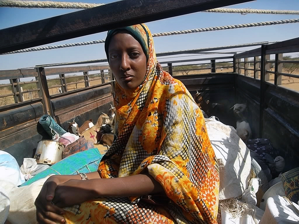 With financial help and advice from UNHCR a Malian refugee woman living in Burkina Faso's Goudoubou refugee camp prepares to return to her home in northern Mali.