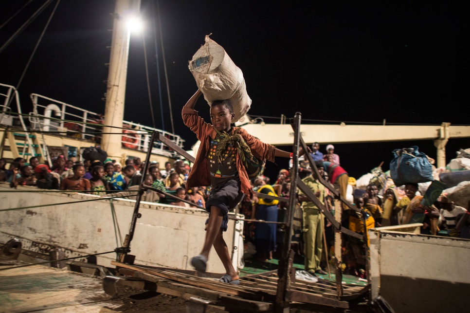 In May 2015, UNHCR led a three-week boatlift that ferried 29,000 Burundian refugees safely across Lake Tanganyika.