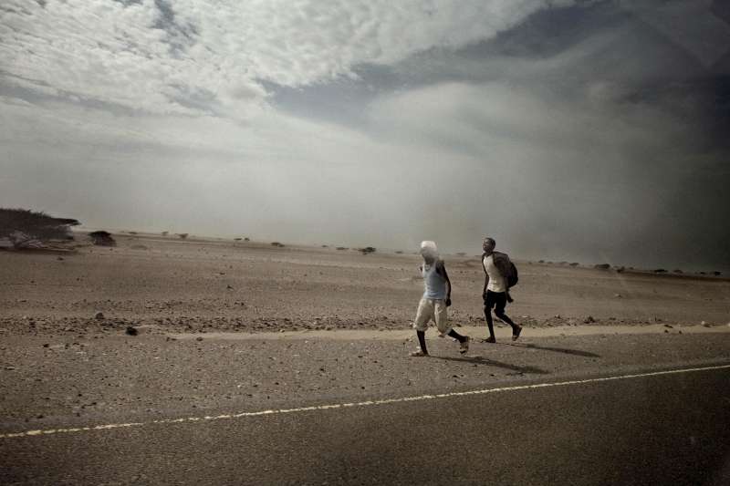The walk to Aden takes several days. The desert heat is extreme, and often, travellers walk without any belongings and with insufficient drinking water.