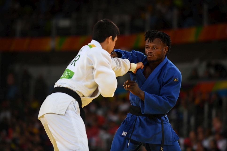 Popole durant son combat de judo contre Donghan Gwak, un ancien champion du monde de la République de Corée, au cours de son deuxième match aux Jeux olympiques de Rio.