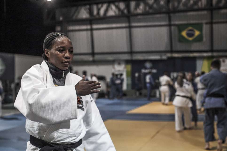 Yolande Mabika, une judoka de la République démocratique du Congo, s'entraine avant les Jeux Olympiques de 2016 à Rio de Janeiro, au Brésil.