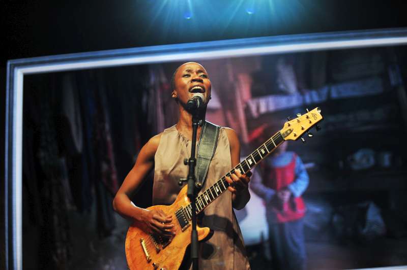 Malian singer-songwriter Rokia Traoré performs at the Nansen Refugee Award ceremony. 