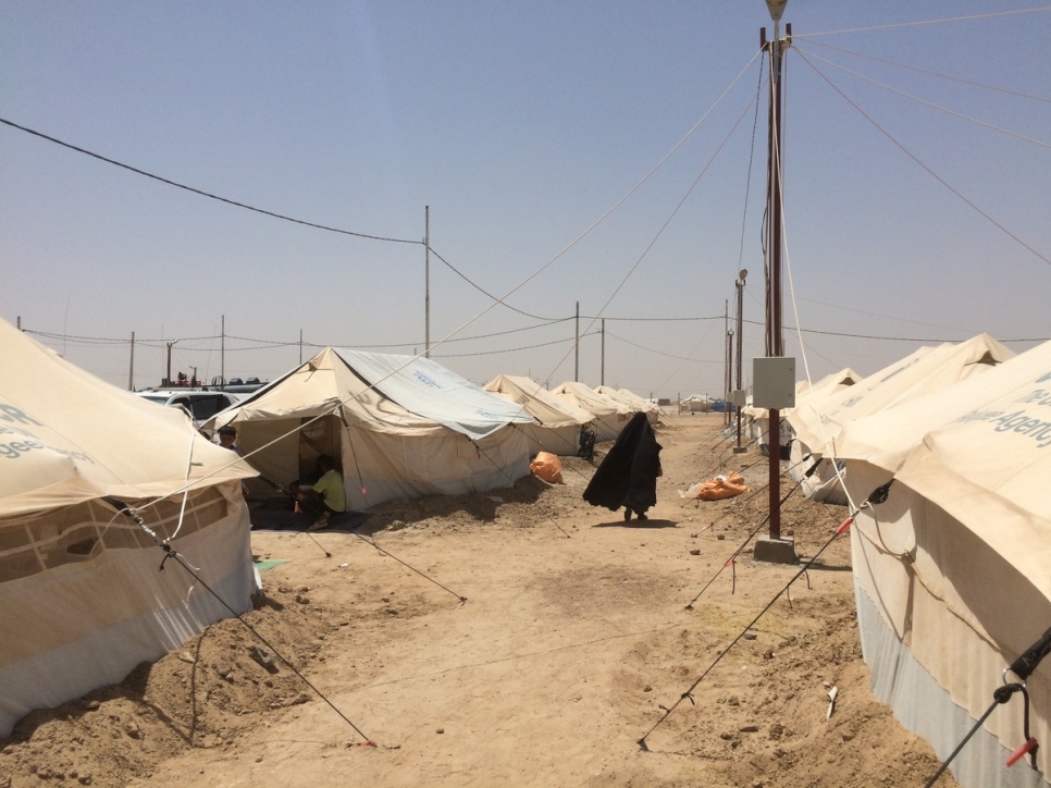 Les familles ayant fui les violences à Falloudja vivent dans des conditions difficiles au camp d'Ameriyat al-Falluja établi par le Gouvernement iraquien dans le désert.
