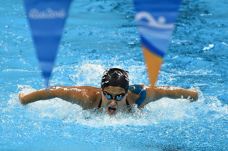 Yusra s'entraine dans la piscine olympique. Son histoire a capté l'imagination du monde. 
