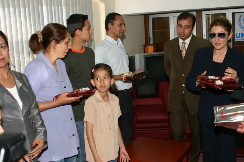 Muazzez meets refugees at a community centre built with help from UNHCR in the Turkish town of Kayseri.