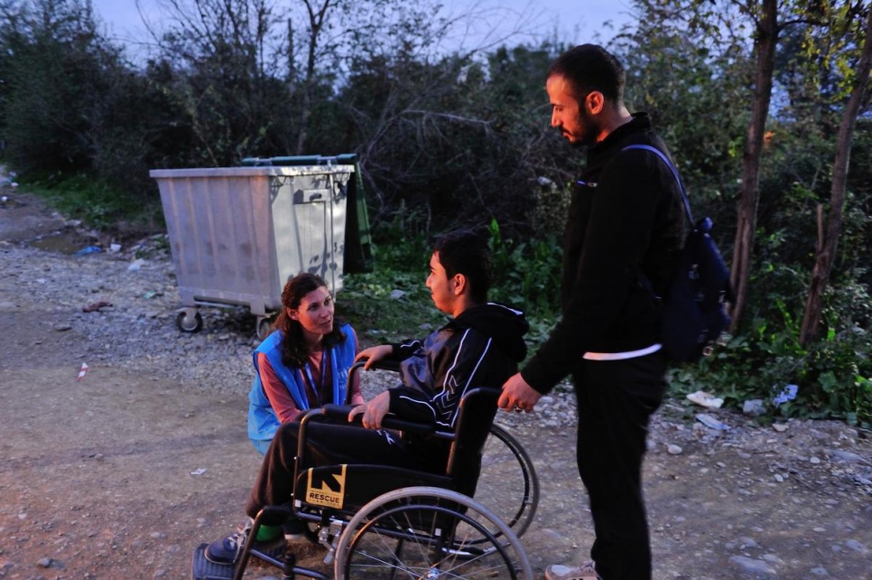Alexandra, a UNHCR emergency response and protection officer, speaks with two brothers who fled Syria and have now crossed the border from Greece into the former Yugoslav Republic of Macedonia. She has arranged for an ambulance to take the brothers to Vinojug reception centre in Gevgelija, where they will be registered.