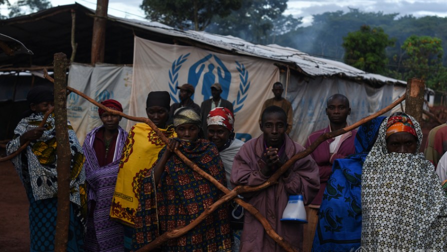 Refugees waiting in Nduta. ; More than a quarter of a million Burundians have fled to neighbouring countries since April 25, 2015, most of them – 135,000 – to Tanzania. Nduta refugee camp is located in north-western Tanzania and can barely provide shelter, household items, latrines and showers to every refugee.