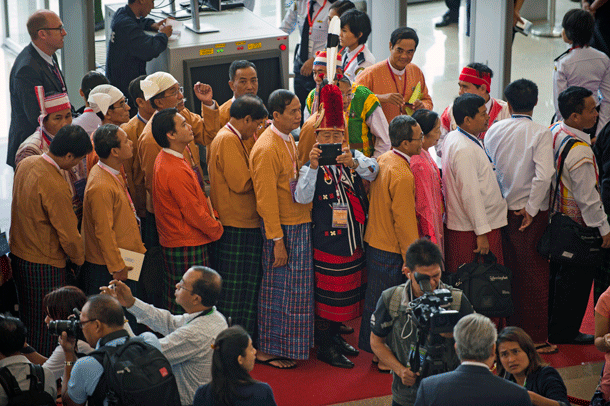 Myanmar ethnic delegates wearing traditional dress arrive for the opening ceremony of the Panglong Conference in Naypyidaw, Aug. 31, 2016. 