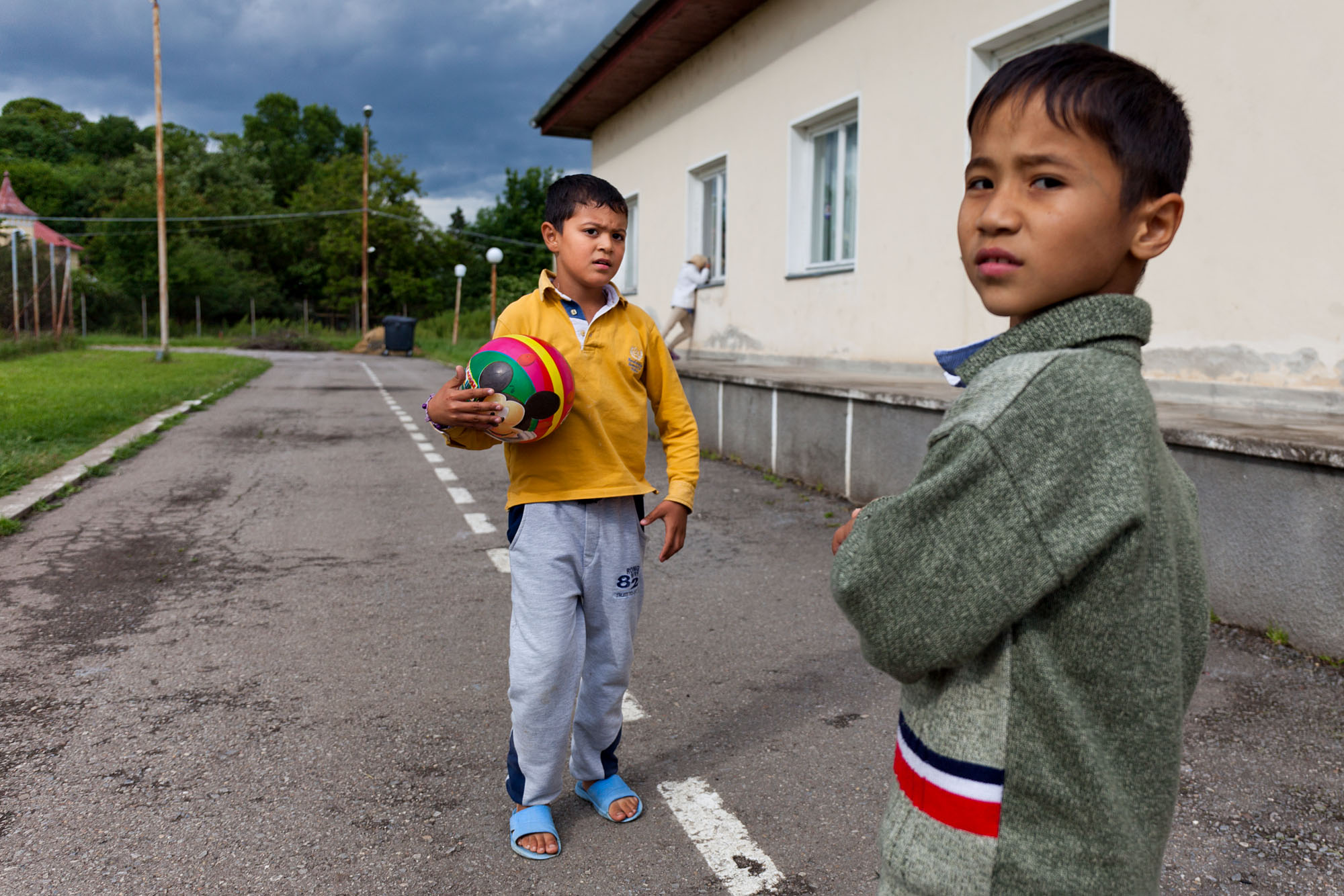 Fiul lui Naz Gol, Mahdi (9), gata de joacă la Centrul de Tranzit în Regim de Urgență Timișoara. ©UNHCR / I. PREDA / 2016