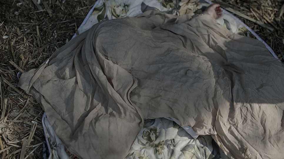 It is 93ºF (34ºC) outside. Flies crawl on Juliana's face and she shifts uneasily in her sleep. Juliana's family has been walking through Serbia for two days. This is only part of their journey after fleeing Syria three months ago. The girl's mother lays her thin shawl over her daughter on the ground, and Juliana calms down. A few meters away from their resting place, feet are shuffling by in a seemingly never-ending flow of people. As soon as evening comes, Juliana's family will take their chance to cross the border and try to enter Hungary.