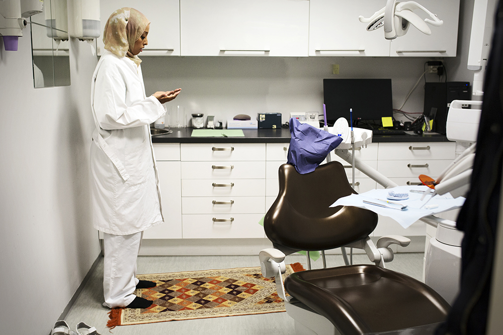 Norway. Swedish Somali dentist uses her experience to help new arrivals to Scandinavia