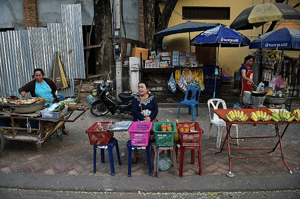 Lao street food vendors wait for customers in downtown Vientiane, Feb. 9, 2015.