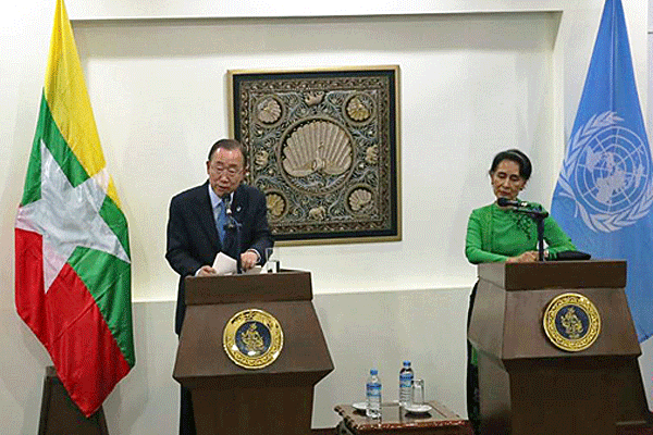 United Nations Secretary-General Ban Ki-moon and Myanmar State Counselor Aung San Suu Kyi address a news conferences in Naypyidaw, Aug. 30, 2016.