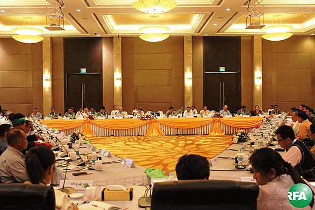 The members of the Joint Conference Organizing Committee discuss the final preparations for Myanmar's Panglong Conference in Naypyidaw, Aug. 29, 2016.