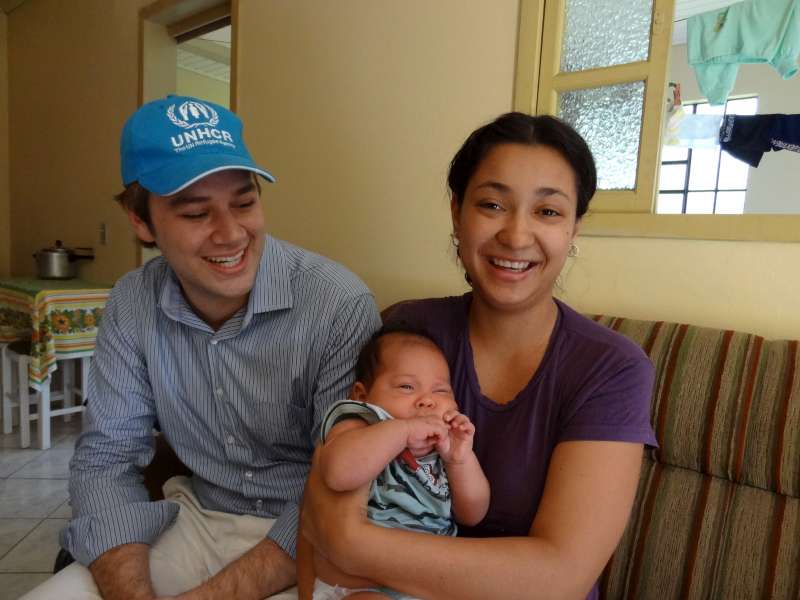يتمتع الأطفال حديثو الولادة بحق الحصول على الرعاية الطبية. حصلت هذه اللاجئة الكولومبية وطفلها على رعاية بموجب نظام الرعاية الصحية العام.