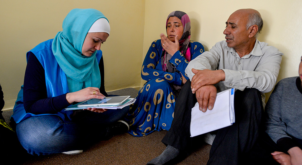 Tamara Bakez is a UNHCR Senior Field Assistant in Amman, Jordan. Tamara conducts home visists and follow-up assessments with refugee families. Here Tamara talks with Ahmed and Saadah in their empty family apartment on the outskirts of Amman.