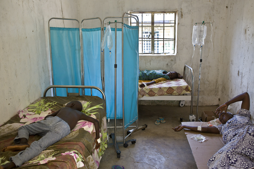 A young boy, a girl and a woman rest in one of the medical wards thay has recently reopened in Gwoza. Many internally displaced persons suffer from dehydration, malaria or pulmonary infections and need rapid treatment. Drugs are lacking. Doctors without Borders and UNICEF have started to assist the most vulnerable ones.  © UNHCR / Helene Caux