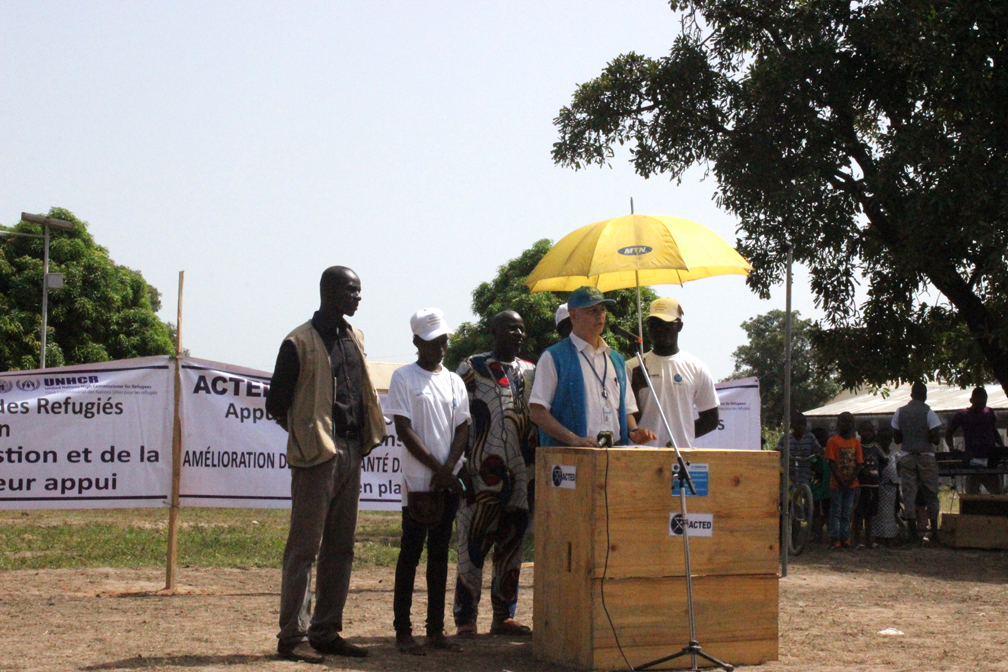 UNHCR Deputy Representative Olivier Beer officially launches the integration programme for Ivorian refugees in Faragouaran earlier this week. UNHCR / Isabelle Michal