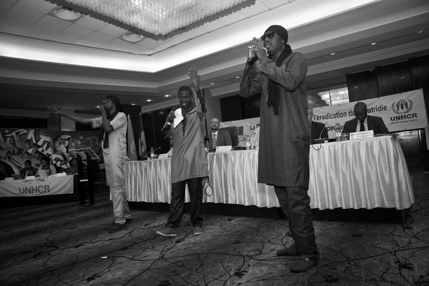 The three brothers from Senegalese band Bideew Bou Bess interpret "I Belong" , a song they specifically composed for the one-year-anniversary of the Abidjan Declaration to fight statelessness in West Africa. UNHCR / Helene Caux UNHCR / Helene Caux