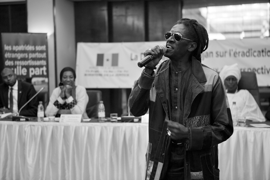 Cheick Lo sings "Degg Gui", one of his most famous songs, for the one-year anniversary of the Abidjan Declaration in Dakar. UNHCR / Helene Caux