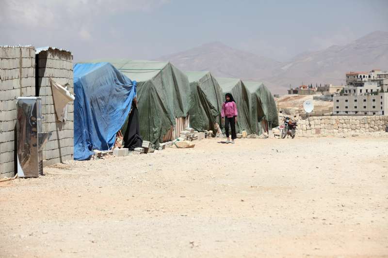 توفر هذه الخيام التي أقيمت على أرض مسجد المأوى للعائلات السورية اللاجئة.