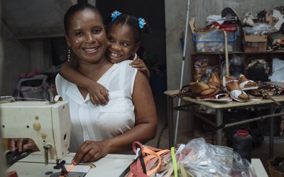 Carmen a fui la violence en Colombie avec sa fille en bas âge.